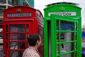 سولار باکس SolarBox کیوسک شارژ گوشی های تلفن در لندن
