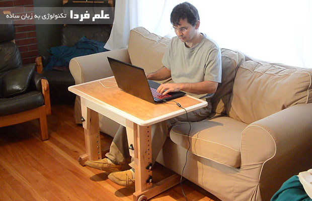 از میز لپ تاپ استفاده کنید 